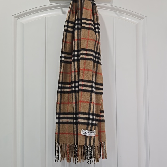 Burberrys Classic Tan Check Cashmere Scarf - Picture 2 of 2